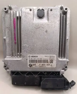 BMW 1 E81 E87 Engine control unit/module 0281015233 1039S25862 7823934
