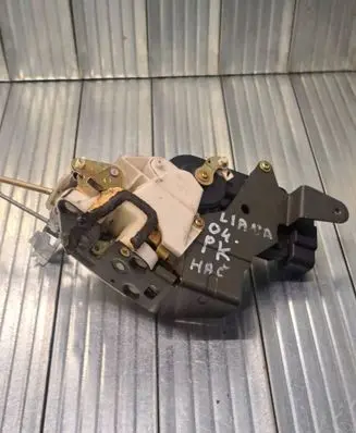 Suzuki Liana Front door lock B08SPLL