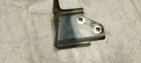 Fender mounting bracket