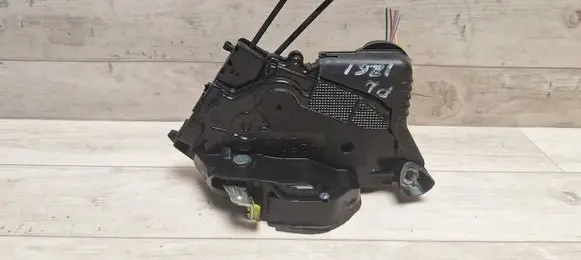 Toyota Yaris Front door lock