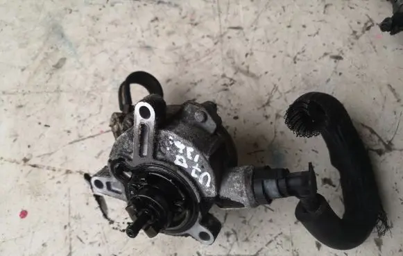 Volvo V70 Vacuum pump 30731825