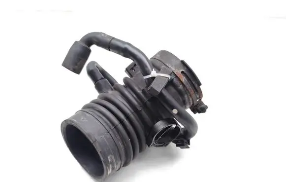 Mazda 6 Air intake hose/pipe L813132214
