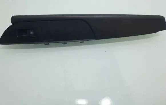Volkswagen Touareg II Electric window control switch 7P6867375