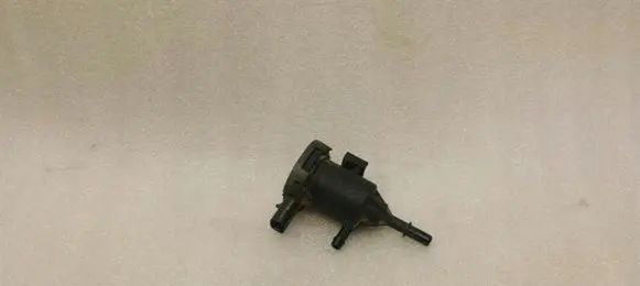Mercedes-Benz CLS C218 X218 Vacuum valve A0014760532