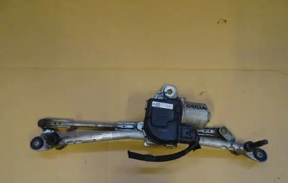 Alfa Romeo Giulia Front wiper linkage and motor