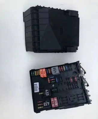 Audi A3 S3 8P Fuse module 1K0937124K