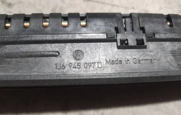 Volkswagen PASSAT B5.5 Third/center stoplight 1J6945097D
