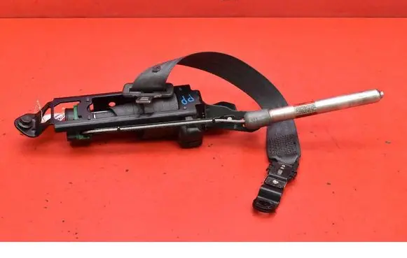 Volvo V70 Front seatbelt 8665872