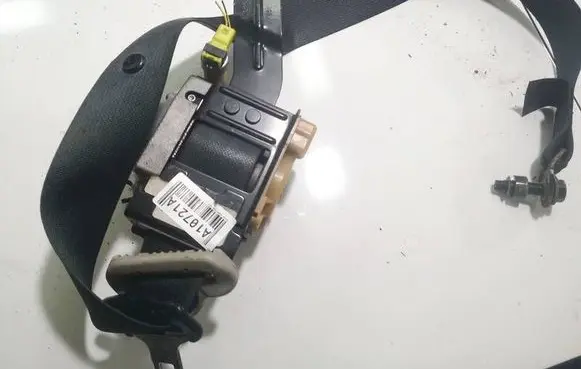 Nissan Almera Tino Front seatbelt 