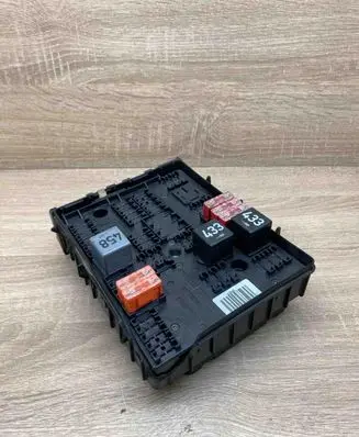 Volkswagen Touran I Fuse module 1K0937124H