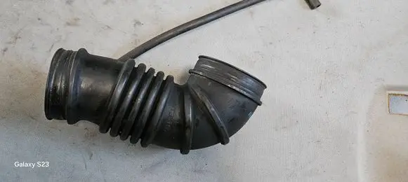 Mitsubishi Lancer Air intake hose/pipe MN135197