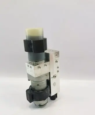 Mercedes-Benz SLK R172 Convertible roof hydraulic pump A1728000030