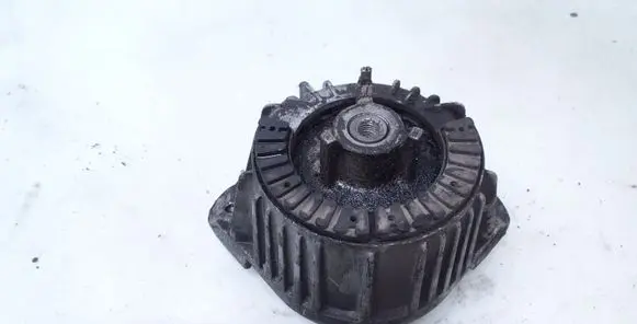 Mercedes-Benz CLS C218 X218 Engine mount bracket L0718 000970 5998
