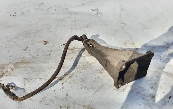 BMW 5 E34 Engine mounting bracket 1135348