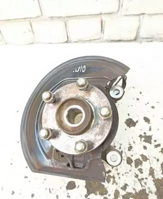 Nissan Pulsar Front wheel hub