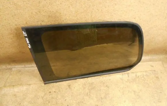 Toyota Land Cruiser (J100) Rear vent window glass 