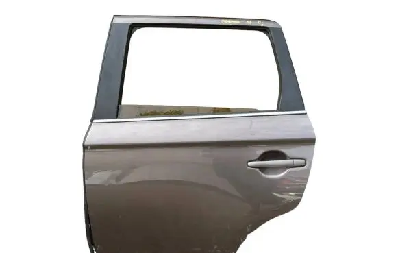 Mitsubishi Outlander Rear door