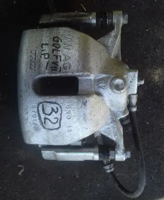 Volkswagen PASSAT B8 Front brake caliper