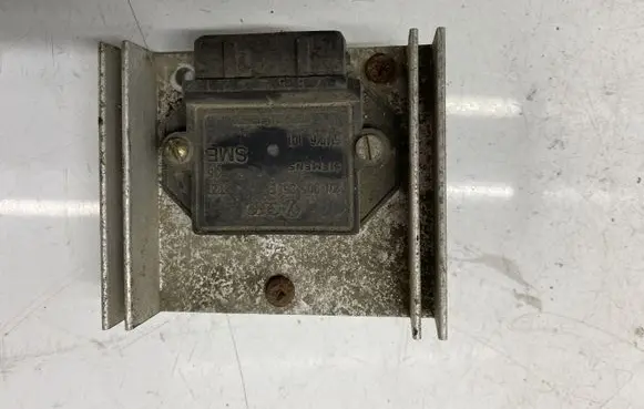 Volkswagen Golf III Ignition amplifier control unit 
