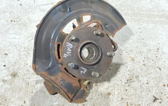 Toyota RAV 4 (XA30) Front wheel hub spindle knuckle