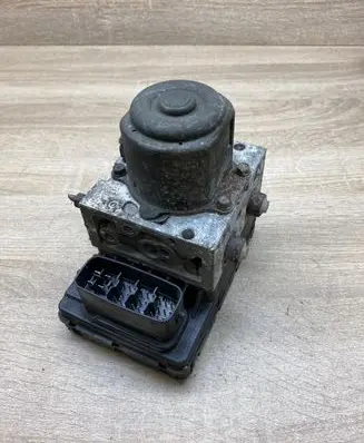Toyota Avensis Verso ABS Pump 4451044050