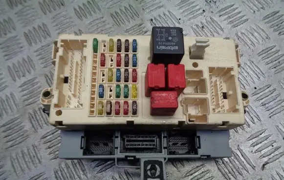 Fiat Stilo Fuse box cover 46797609