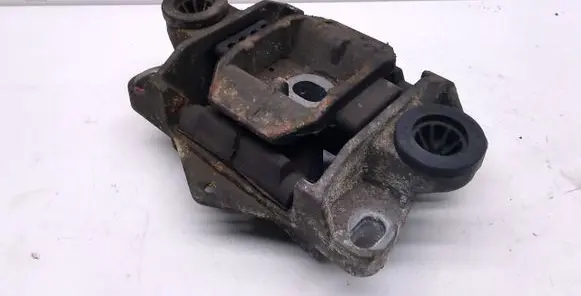 Ford Mondeo Mk III Engine mount bracket 1S717M122