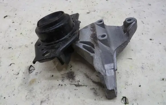 Nissan Qashqai Engine mount vacuum valve DD130410