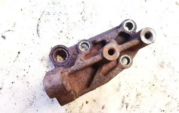 Mazda CX-7 Engine mounting bracket