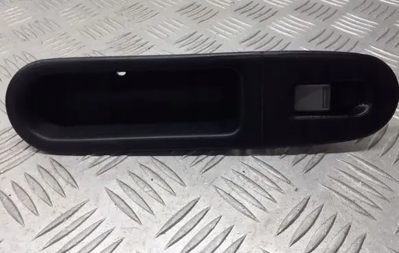 Honda HR-V Electric window control switch 83520-S2H-G000