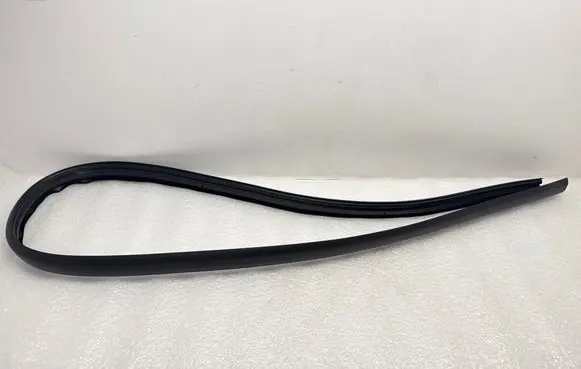 Volvo XC70 Front door rubber seal 30763820