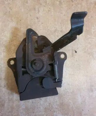 Engine bonnet/hood lock/catch
