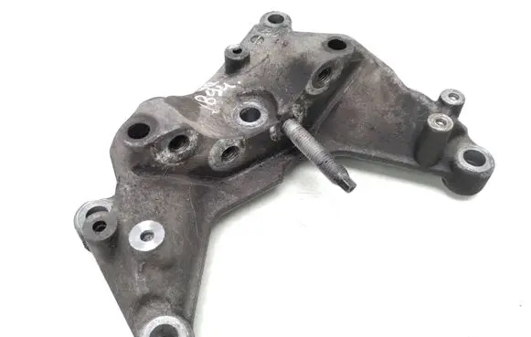 Engine mounting bracket