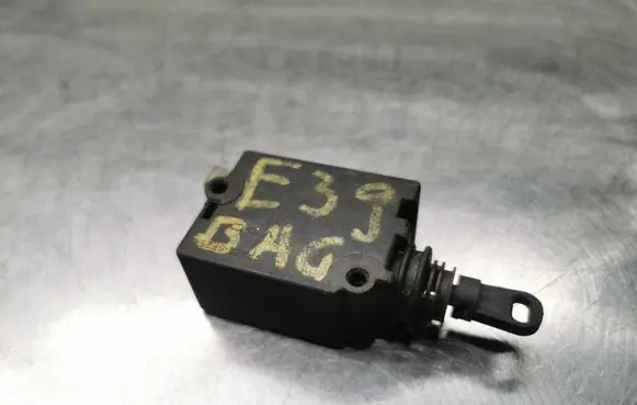BMW 5 E39 Tailgate boot lock/latch motor 67118384069
