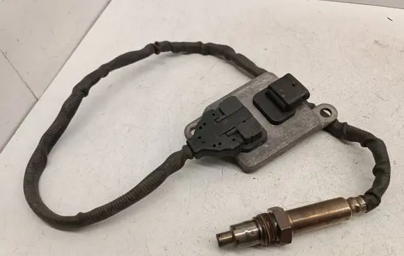 Mercedes-Benz Vito Viano W447 Lambda probe sensor A0009050108 170725050102 0009050108