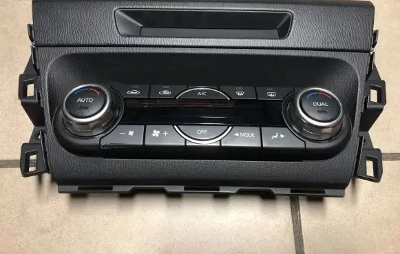 Mazda 3 II Climate control unit VPDALH-18C612-AF