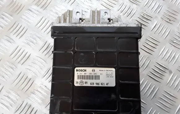 Volkswagen Golf III Engine control unit/module 0281001308309 028906021AF 28SA2507