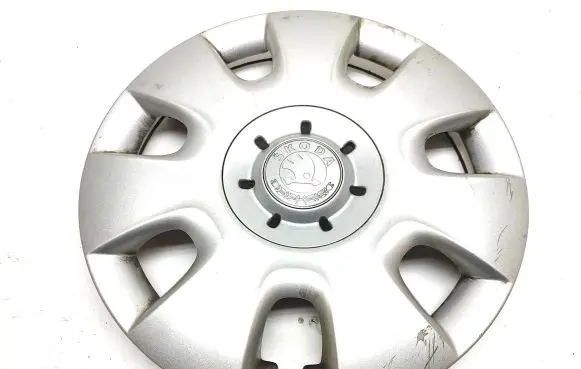 Skoda Fabia Mk2 (5J) R16 wheel hub/cap/trim 5J0601147A