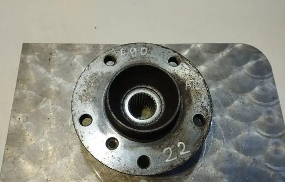 BMW 3 E90 E91 Rear wheel hub