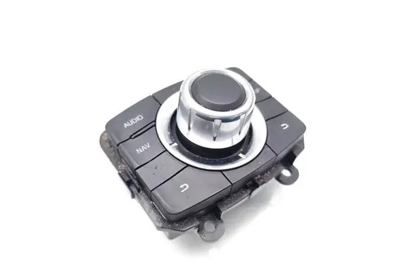 Head unit multimedia control
