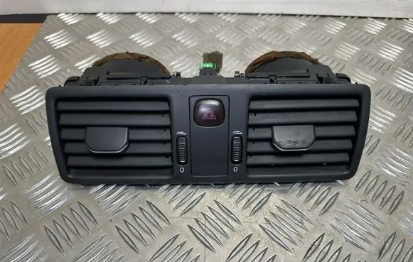 Volvo XC90 Dash center air vent grill 3409400