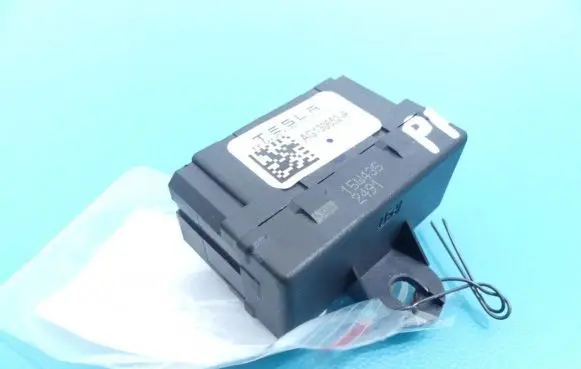 Tesla Model S Central body control module AG130652-A IMPRK1147537