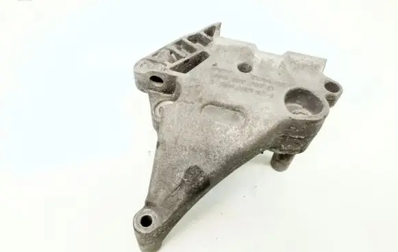 Volkswagen Golf V Engine mounting bracket 03G199207G