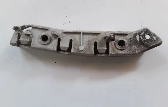 Ford Focus Front bumper mounting bracket BM5117D595