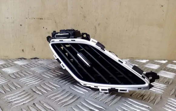 Hyundai i40 Dash center air vent grill 974203Z000