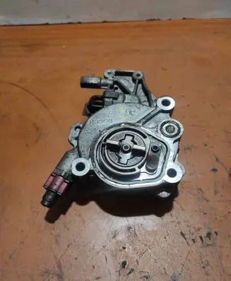 Land Rover Freelander 2 - LR2 Vacuum pump D171B1A 1606T