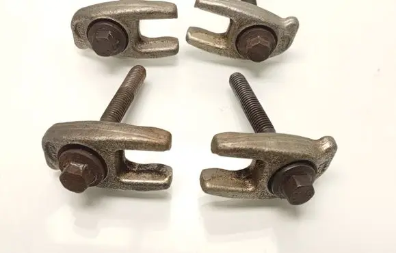 Nissan Qashqai+2 Fuel Injector clamp holder 