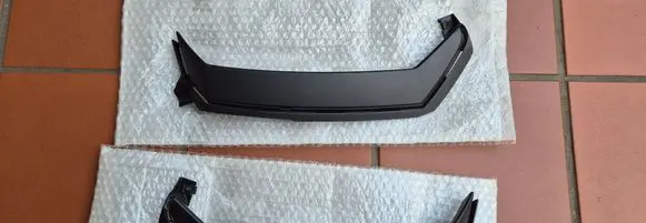 Lamborghini Urus Front bumper splitter molding 4ML807820