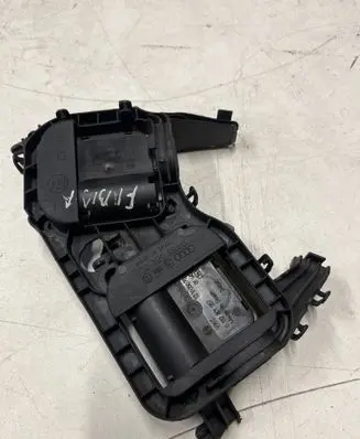 Volkswagen Polo IV 9N3 Other exterior part 6Q0820892B