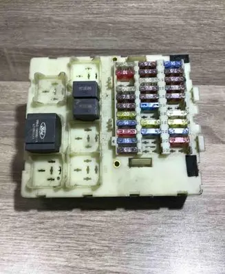 Ford Focus Fuse module 98AG14A073CG